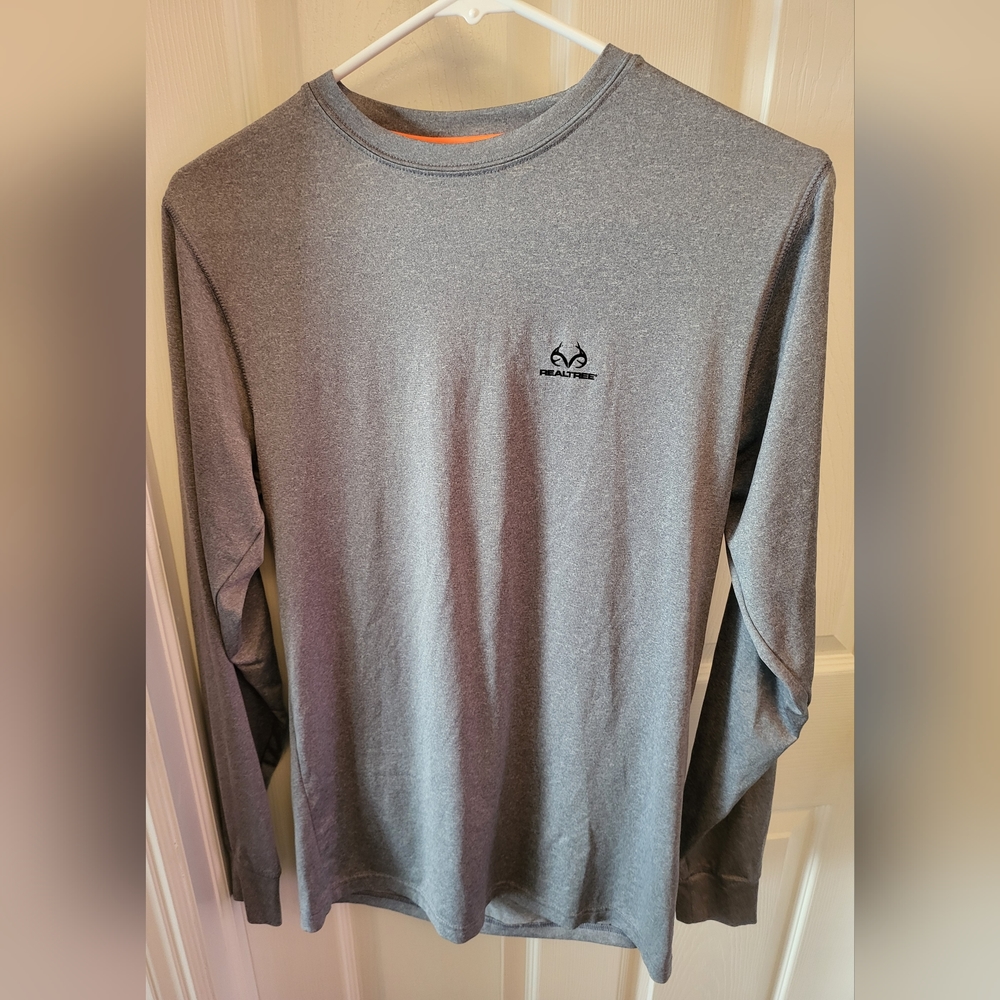 Realtree Men's Small S Long Sleeve Gray Grey t-shirt Chest Logo